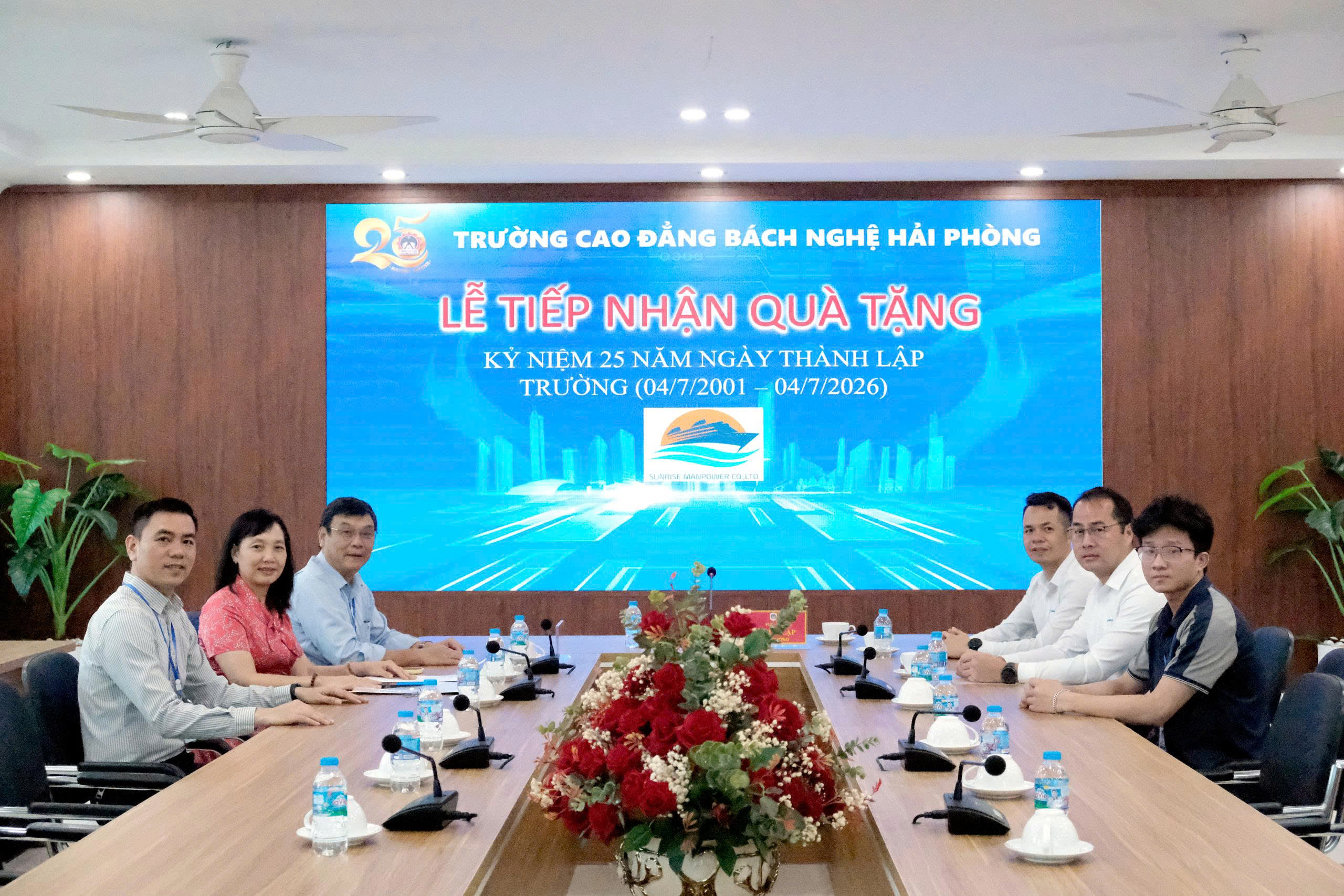CÔNG TY TNHH CUNG ỨNG NHÂN LỰC VÀ DỊCH VỤ HÀNG HẢI SUNRISE CHÚC MỪNG KỶ NIỆM 25 NĂM THÀNH LẬP TRƯỜNG CAO ĐẲNG BÁCH NGHỆ HẢI PHÒNG